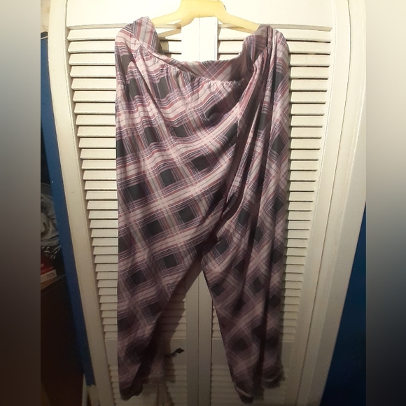 Penningtons Plaid Pajama Pants - Picture 2 of 7